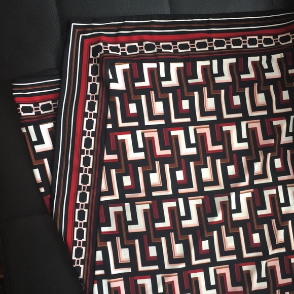 White House Black Market - Picture 3 of 4